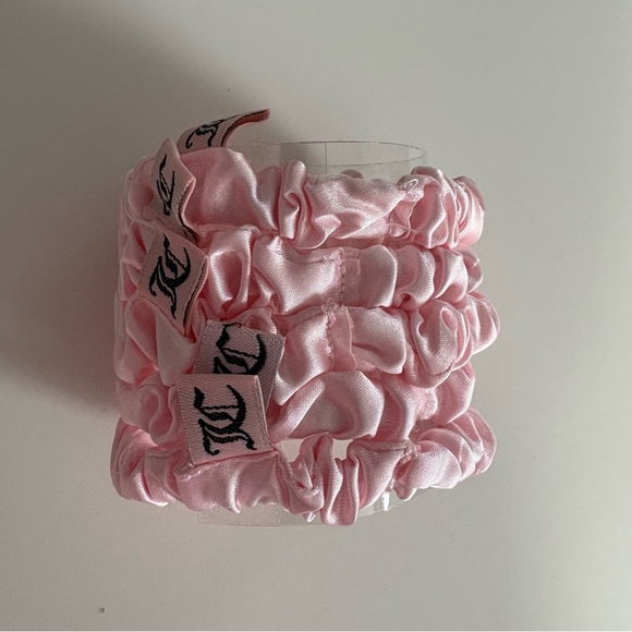 Juicy Couture Hot Pink Velvet Heart Cosmetic Pouch with Light Pink Spa Set - Picture 4 of 11